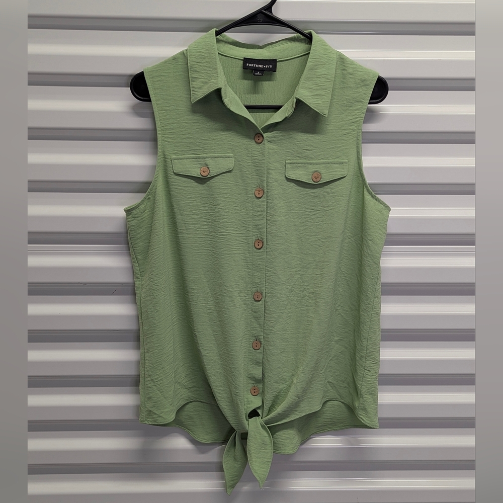 Fortune + Ivy Green Crepe Button Tie Front Collared Tank Top Quiet Luxury Resort
